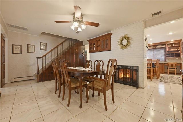 12 Woodgreen Lane, Wantagh, NY 11793