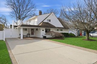 12 Woodgreen Lane, Wantagh, NY 11793
