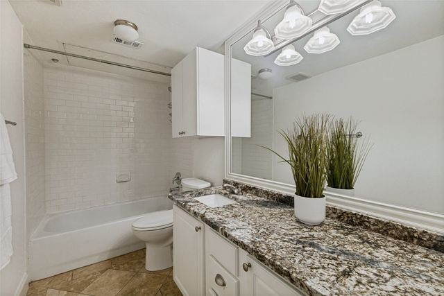 5911 E University Boulevard 206, Dallas, TX 75206