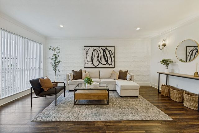 5911 E University Boulevard 206, Dallas, TX 75206