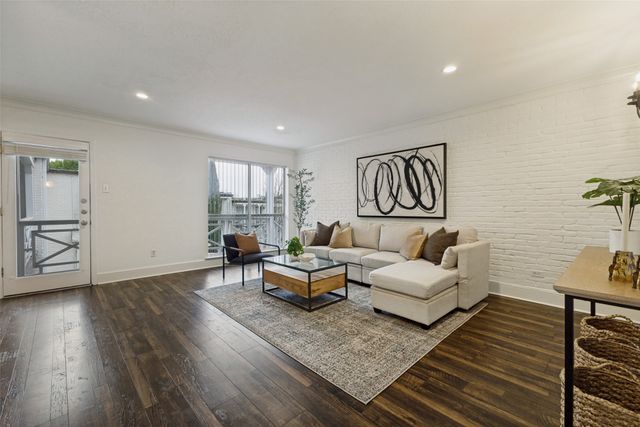 5911 E University Boulevard 206, Dallas, TX 75206