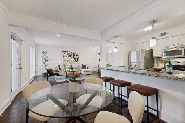 5911 E University Boulevard 206, Dallas, TX 75206