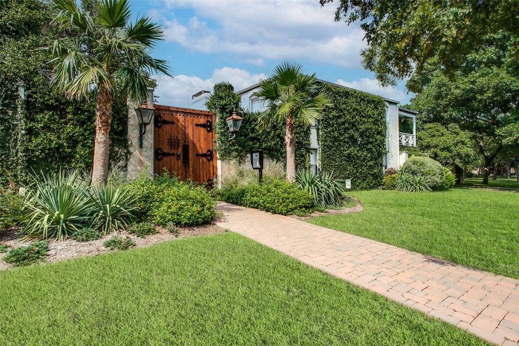 5911 E University Boulevard 206, Dallas, TX 75206