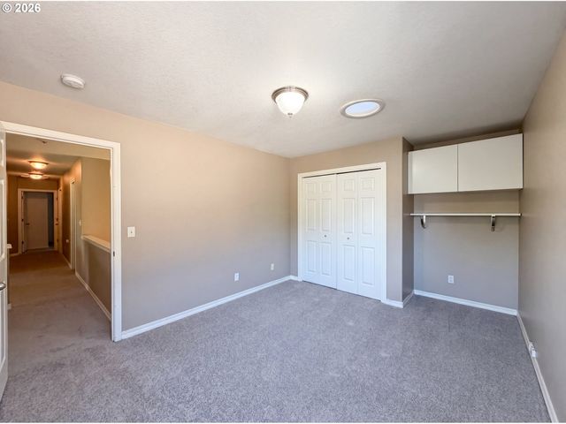 5880 Se SNOWBERRY Ct, Hillsboro, OR 97123