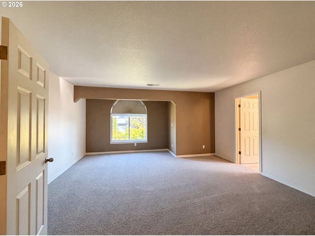 5880 Se SNOWBERRY Ct, Hillsboro, OR 97123