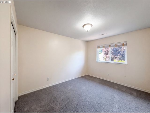 5880 Se SNOWBERRY Ct, Hillsboro, OR 97123