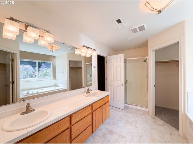 5880 Se SNOWBERRY Ct, Hillsboro, OR 97123