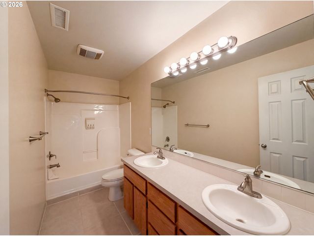 5880 Se SNOWBERRY Ct, Hillsboro, OR 97123