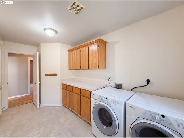 5880 Se SNOWBERRY Ct, Hillsboro, OR 97123