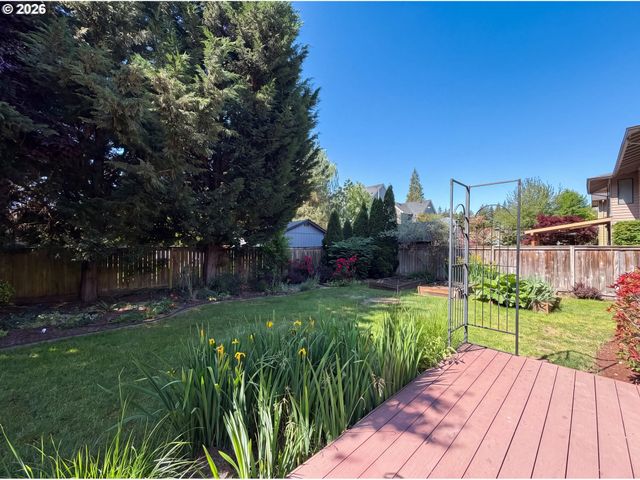 5880 Se SNOWBERRY Ct, Hillsboro, OR 97123