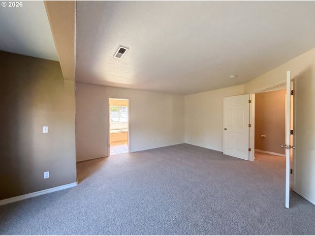 5880 Se SNOWBERRY Ct, Hillsboro, OR 97123