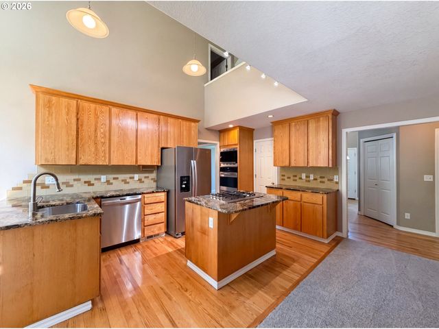 5880 Se SNOWBERRY Ct, Hillsboro, OR 97123