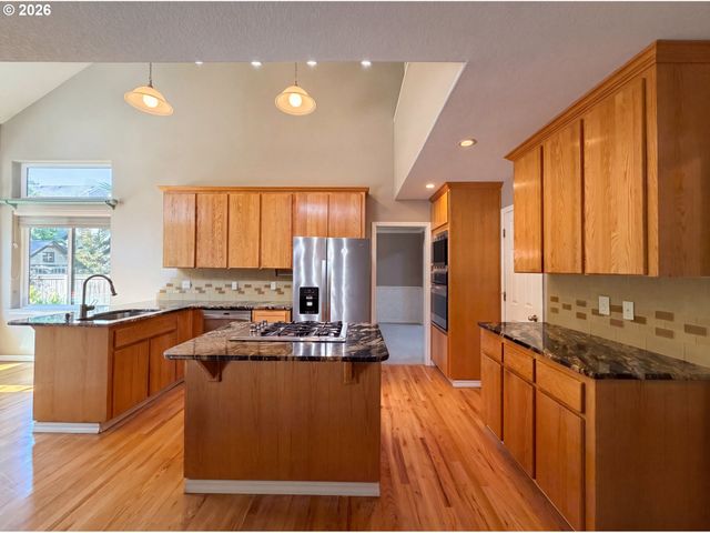 5880 Se SNOWBERRY Ct, Hillsboro, OR 97123