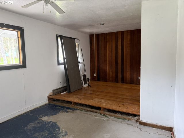 395 E 46TH Ave, Eugene, OR 97405