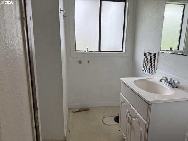 395 E 46TH Ave, Eugene, OR 97405