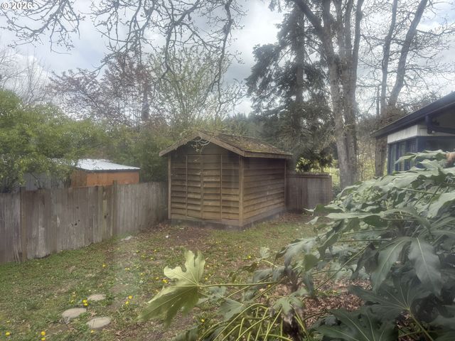 395 E 46TH Ave, Eugene, OR 97405