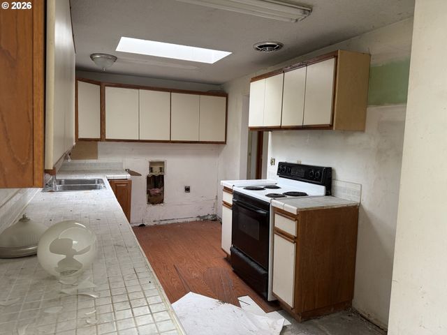 395 E 46TH Ave, Eugene, OR 97405