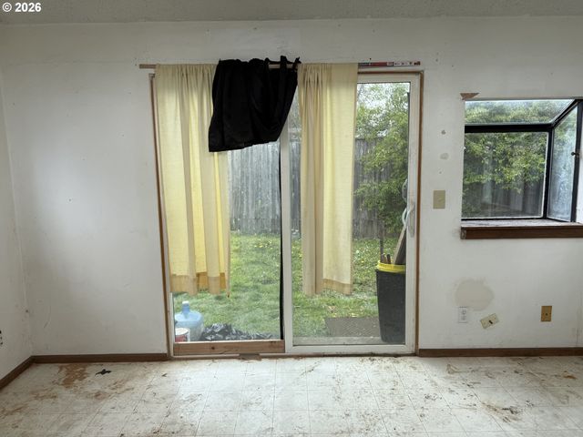 395 E 46TH Ave, Eugene, OR 97405