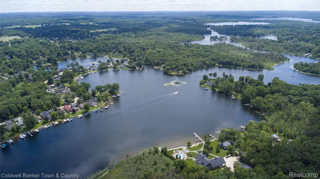 4583 Cornwell Lane, Hamburg Township, MI 48189