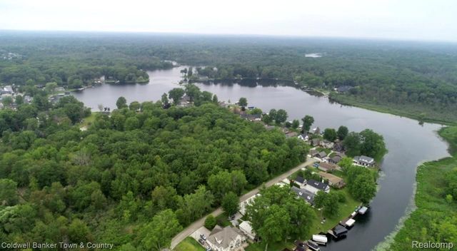 4583 Cornwell Lane, Hamburg Township, MI 48189