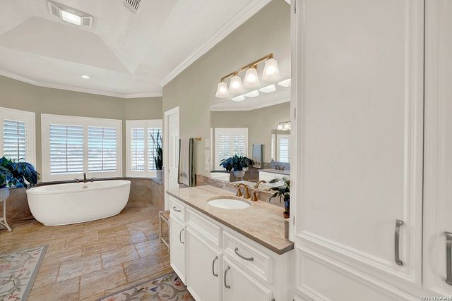 2406 Connie Dr, Canyon Lake, TX 78133