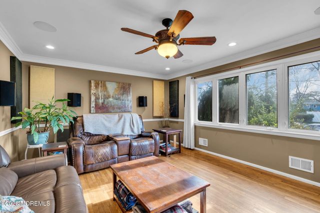 14 Pepperridge Road, Howell, NJ 07731