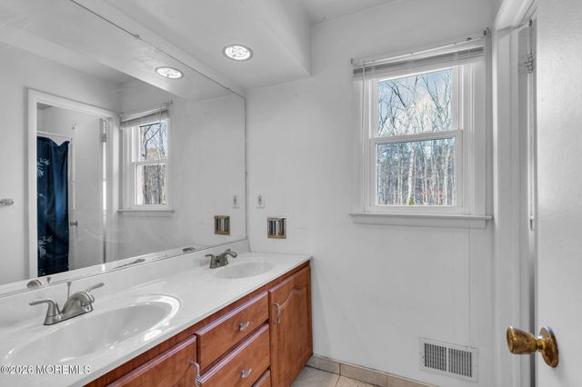 14 Pepperridge Road, Howell, NJ 07731