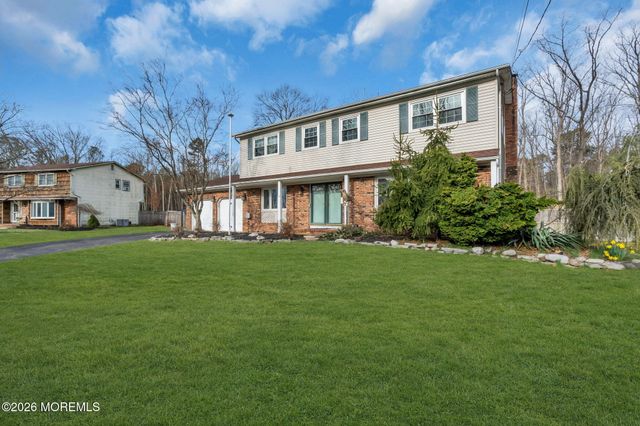 14 Pepperridge Road, Howell, NJ 07731