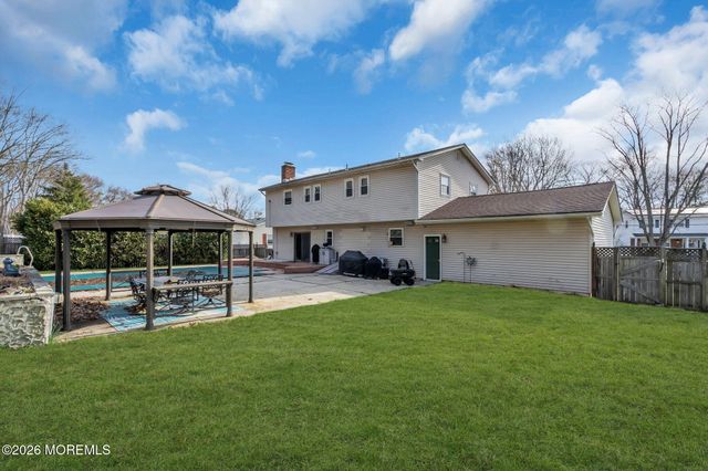 14 Pepperridge Road, Howell, NJ 07731