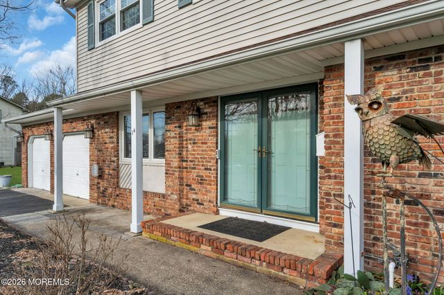14 Pepperridge Road, Howell, NJ 07731