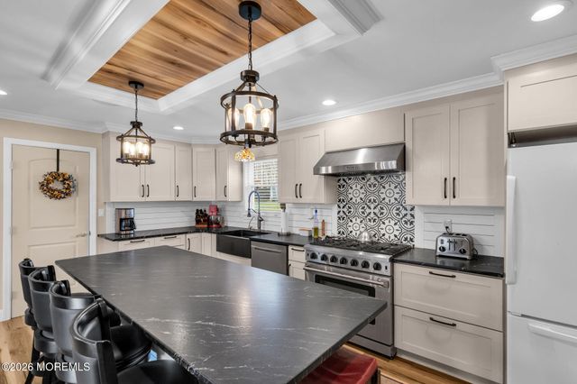 14 Pepperridge Road, Howell, NJ 07731
