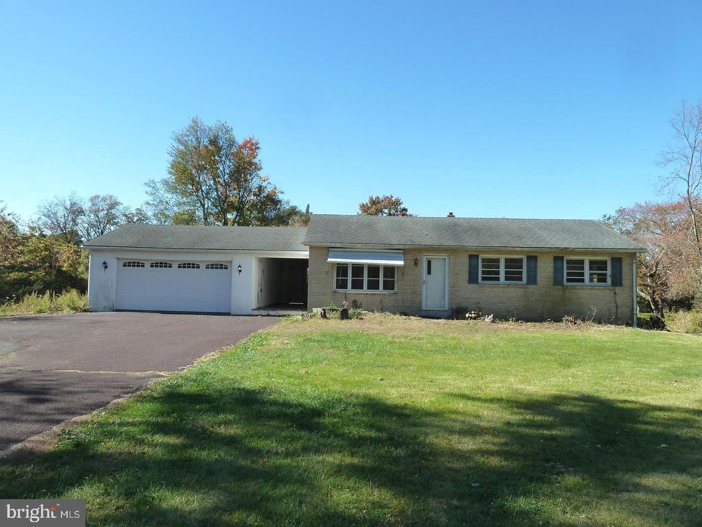 2744 BEDMINSTER RD, Perkasie, PA 18944