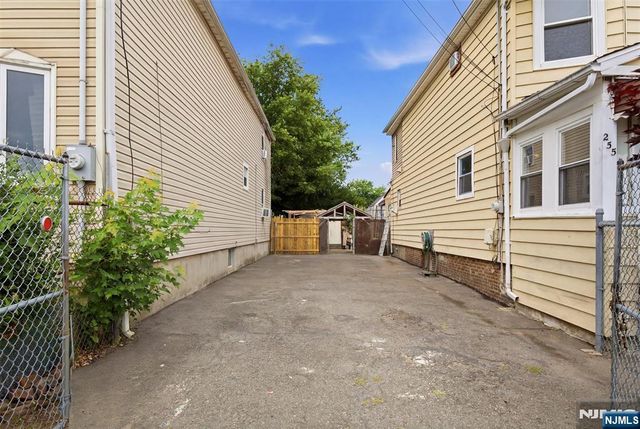 255-257 18th Street, Newark, NJ 07103