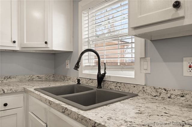 1409 Locust, New Albany, IN 47150