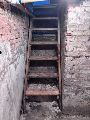 1409 Locust, New Albany, IN 47150