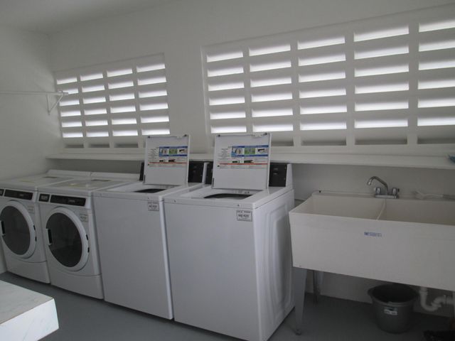 2611 W BARKLEY Drive W E, West Palm Beach, FL 33415