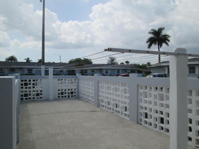 2611 W BARKLEY Drive W E, West Palm Beach, FL 33415