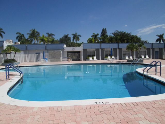 2611 W BARKLEY Drive W E, West Palm Beach, FL 33415