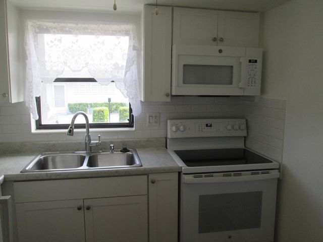 2611 W BARKLEY Drive W E, West Palm Beach, FL 33415