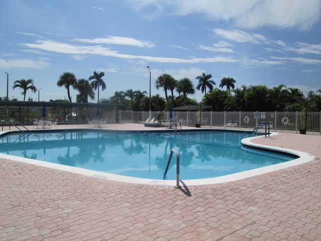 2611 W BARKLEY Drive W E, West Palm Beach, FL 33415