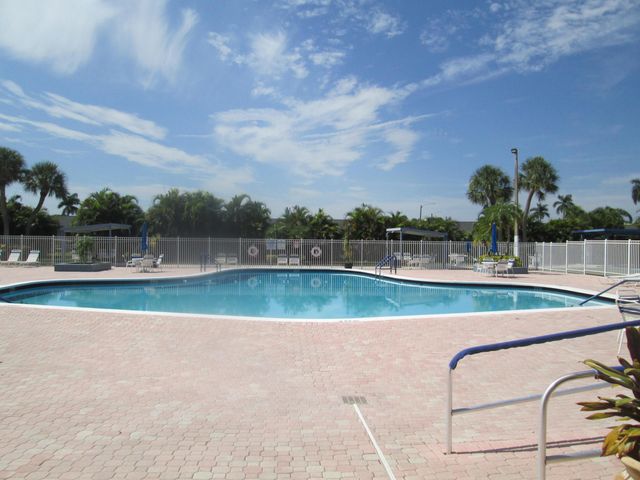2611 W BARKLEY Drive W E, West Palm Beach, FL 33415