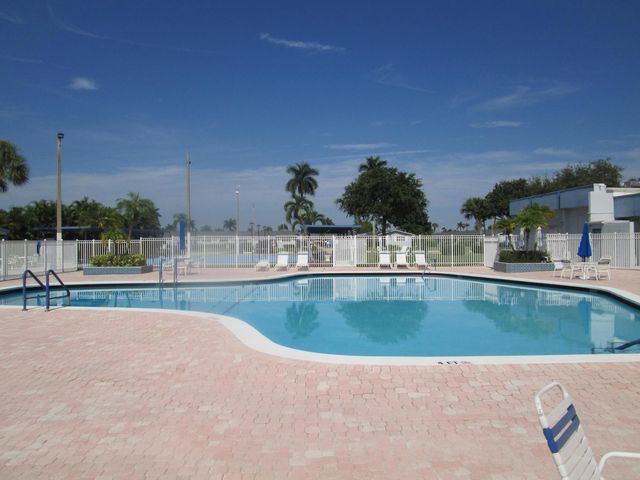 2611 W BARKLEY Drive W E, West Palm Beach, FL 33415