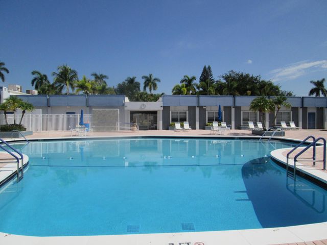 2611 W BARKLEY Drive W E, West Palm Beach, FL 33415