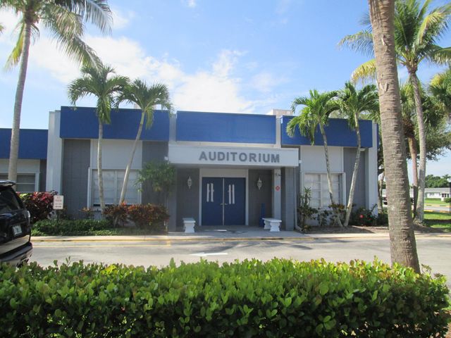 2611 W BARKLEY Drive W E, West Palm Beach, FL 33415
