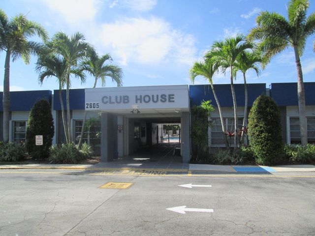 2611 W BARKLEY Drive W E, West Palm Beach, FL 33415