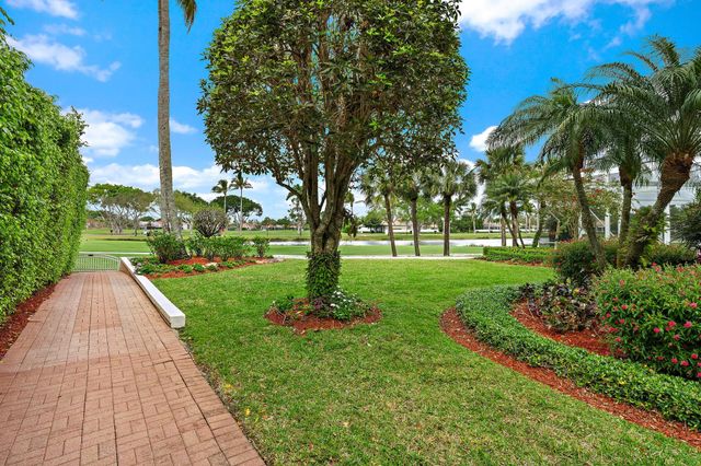 10246 Heronwood Lane, West Palm Beach, FL 33412