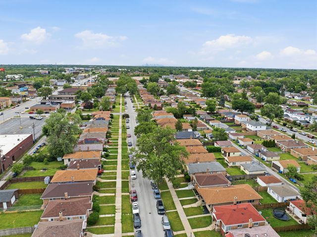 12631 S Justine Street, Calumet Park, IL 60827
