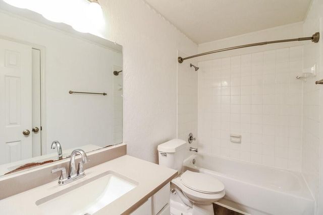 410 Cedar Lake Drive, League City, TX 77573