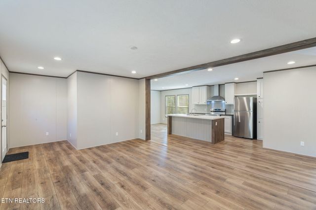 235 Clear Springs Rd, Harriman, TN 37748