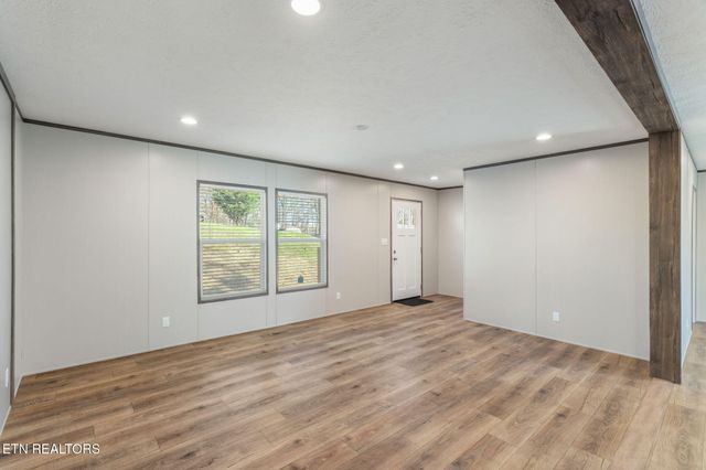 235 Clear Springs Rd, Harriman, TN 37748